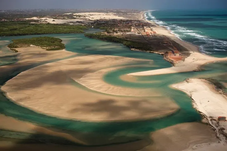 Aluno pilotando kite no pico da Full Kite